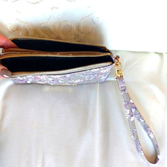 Steve Madden Wristlet - Picture 3 of 11